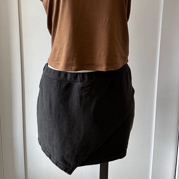 4 for 25$ BENCH | Charcoal Mini Skirt. Activewear Skirt. Size Medium. - Picture 7 of 8